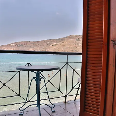 Palataki Hostal Néon Oítilon